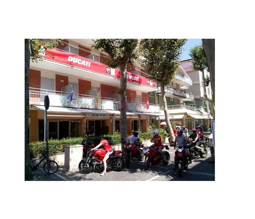 Hotel Arno 米萨诺阿德里亚蒂科 外观 照片